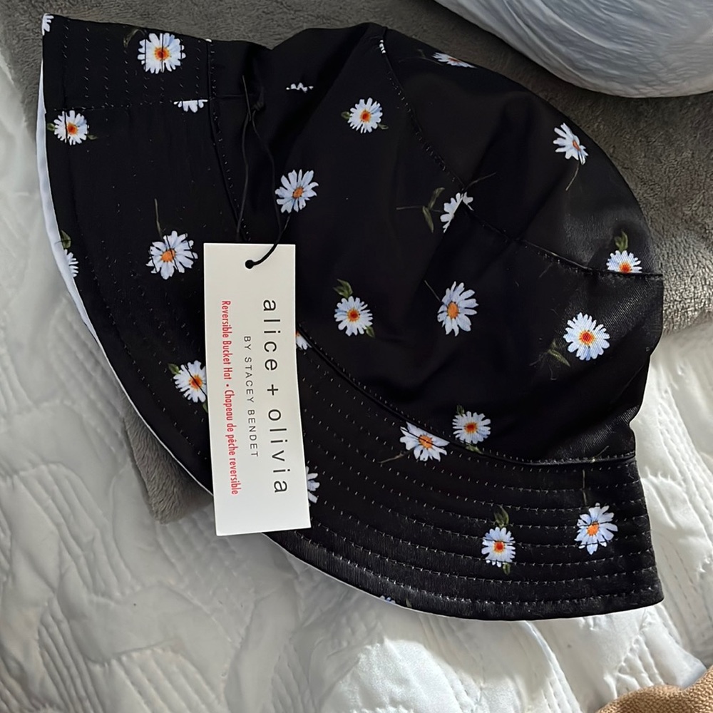 Bucket hat